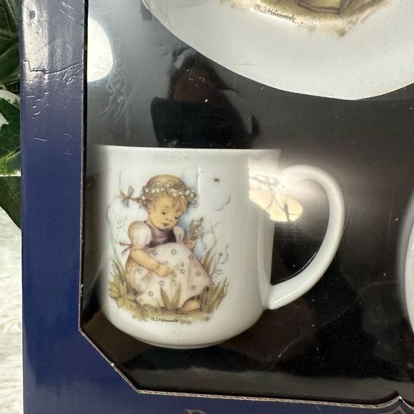M.J. Hummel Vintage Children Tea Set Plate Bowl Cup Set New Sealed in Box - Picture 4 of 7